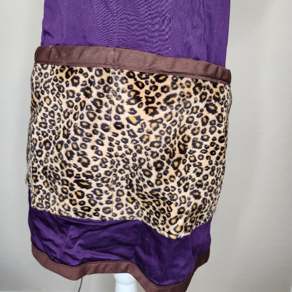 Apron: Wine Chick rhinestones, Purple/brown with fuzzy leopard print pockets - Picture 3 of 3